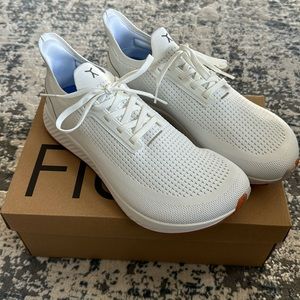Flux Adapt Runner shoe - brand new. Men 10.5 / women 12.